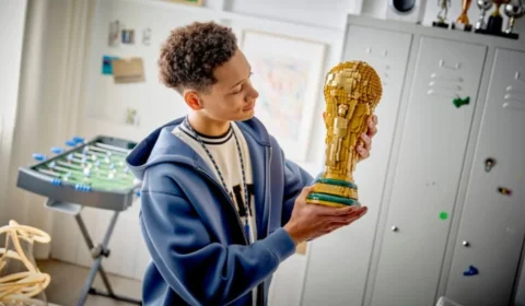 Lego lança ‘taça da Copa’ com craques do futebol; veja preço na pré-venda