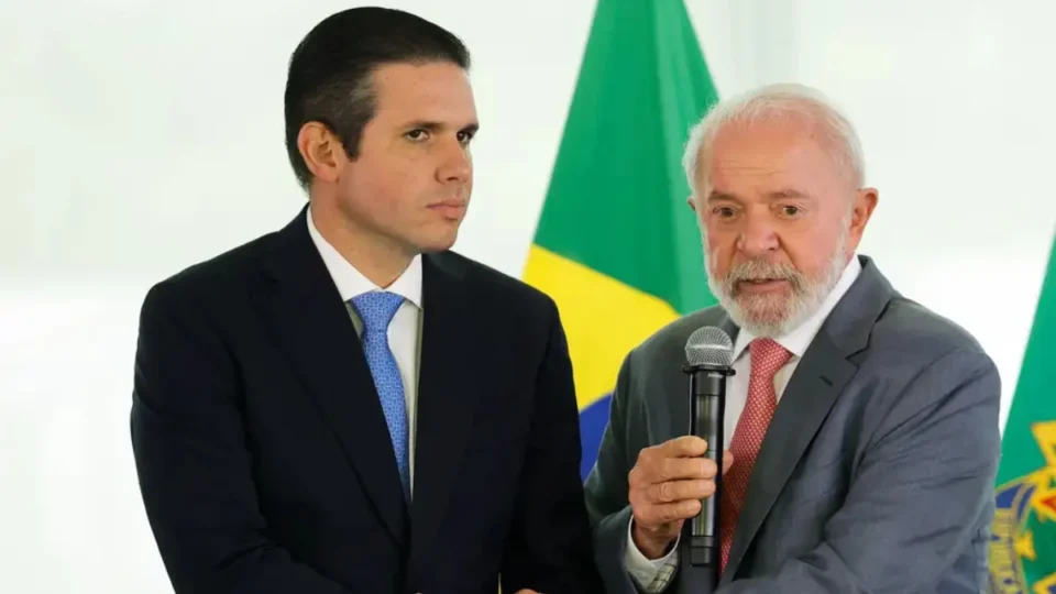 Hugo Motta acelera PEC da assistência social e acende alerta no governo