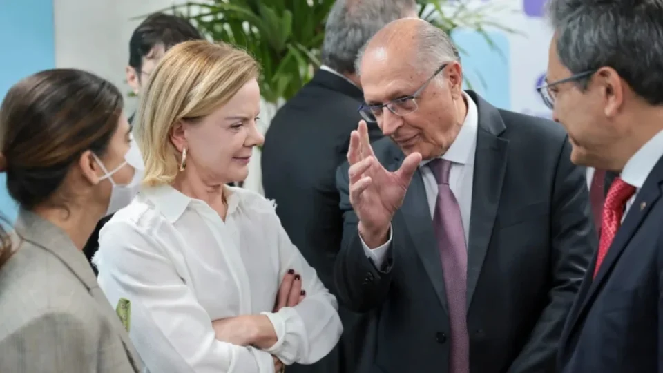 Lula exonera Gleisi Hoffmann e Geraldo Alckmin para disputa eleitoral de 2026