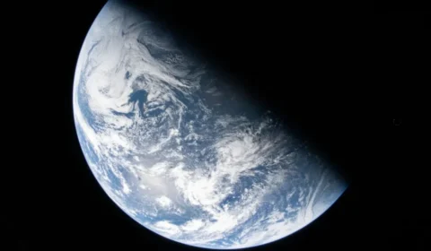 NASA revela fotos da Terra feitas por astronautas durante missão à Lua