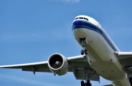 Governo estuda zerar impostos sobre querosene de aviação para segurar preço das passagens