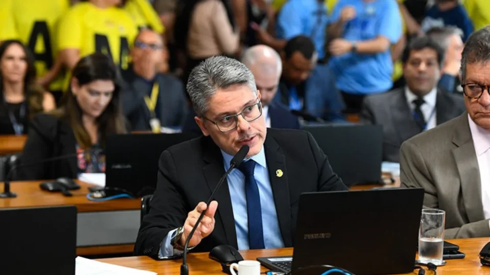 Saiba quem são os 28 senadores que apoiam prorrogar a CPI do Crime Organizado