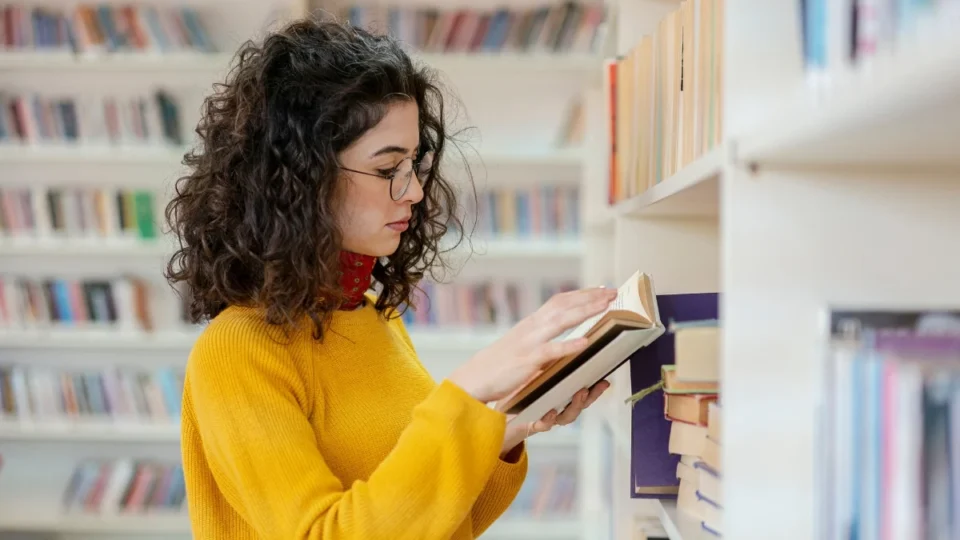 MEC lança aplicativo gratuito com 8 mil livros e amplia acesso à leitura no Brasil