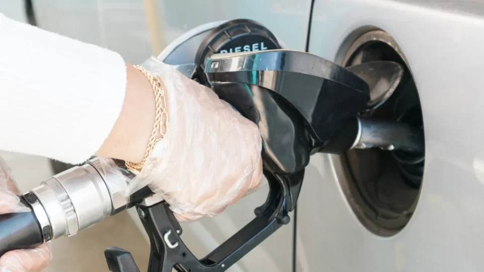 Governo anuncia nova MP para subsidiar diesel e tentar conter alta dos combustíveis