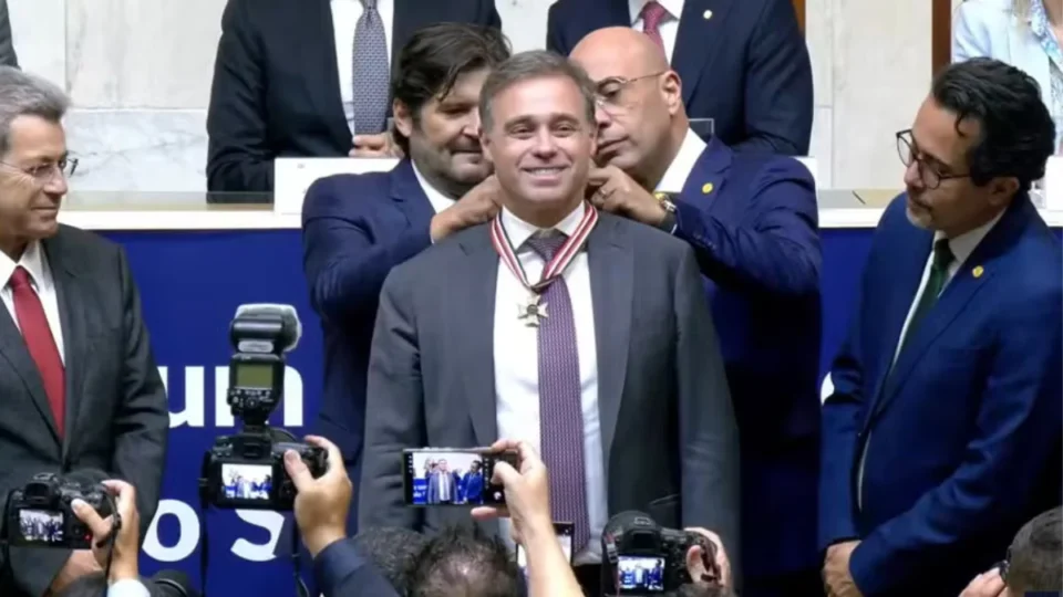 Trajetória de André Mendonça é celebrada com Colar de Honra ao Mérito