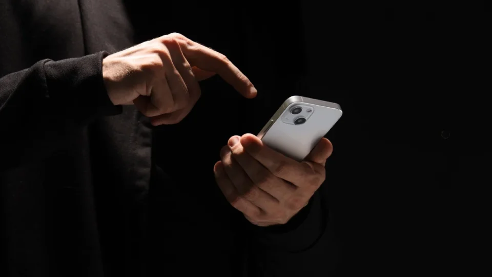 Professor é preso suspeito de vazar fotos íntimas de aluna em faculdade