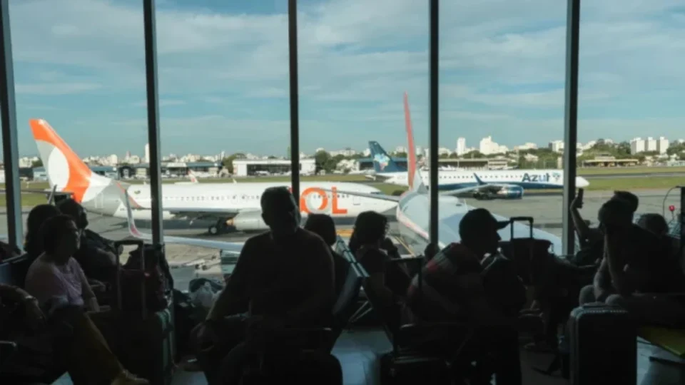 Pane no controle aéreo suspende voos em SP e causa atrasos após retomada