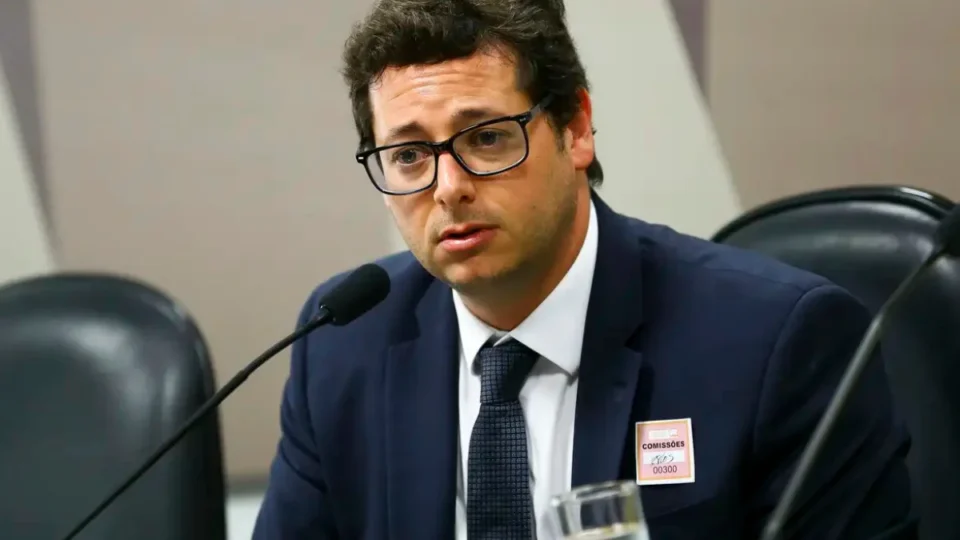 Repasses do Banco Master somam R$ 3,8 milhões a ex-secretário de Bolsonaro