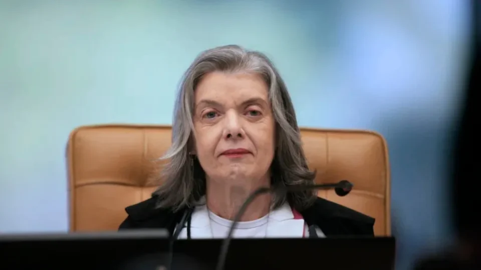 Cármen Lúcia deixa presidência do TSE antes do prazo e convoca eleição; saiba quem assume