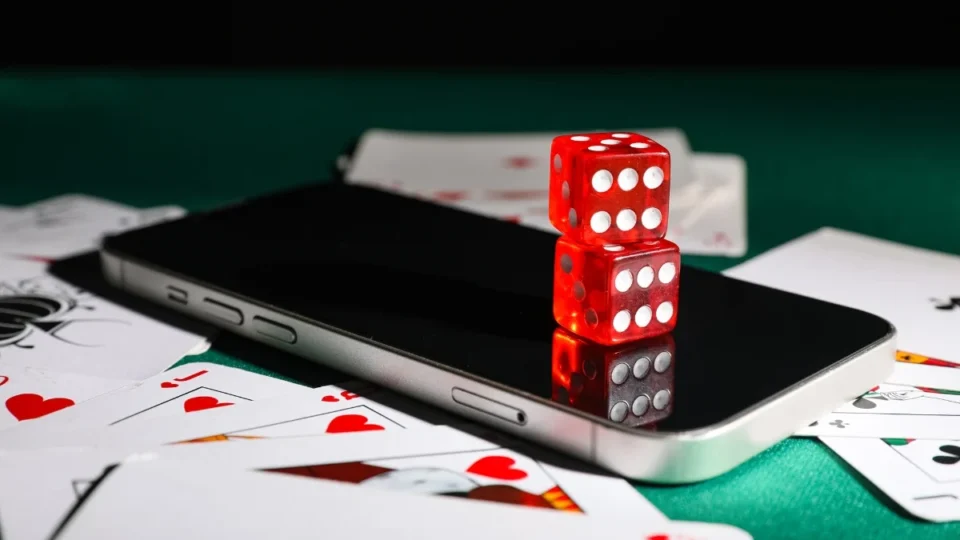 Polícia prende influencers por esquema com “Tigrinho” e movimentação de R$ 2 milhões