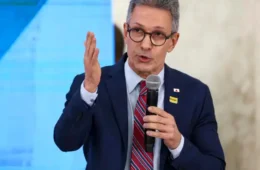 Escala 6×1 é ‘populismo do PT’, dispara Romeu Zema