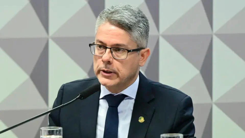 Senador acusa PGR de inércia e pede indiciamento de Paulo Gonet e ministros do STF