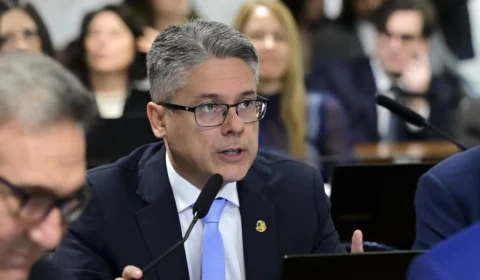 Após mirar ministros, Alessandro Vieira enfrenta reação no STF; entenda