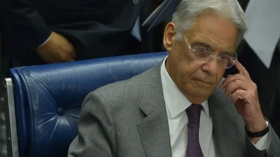 Fernando Henrique Cardoso é interditado por decisão judicial