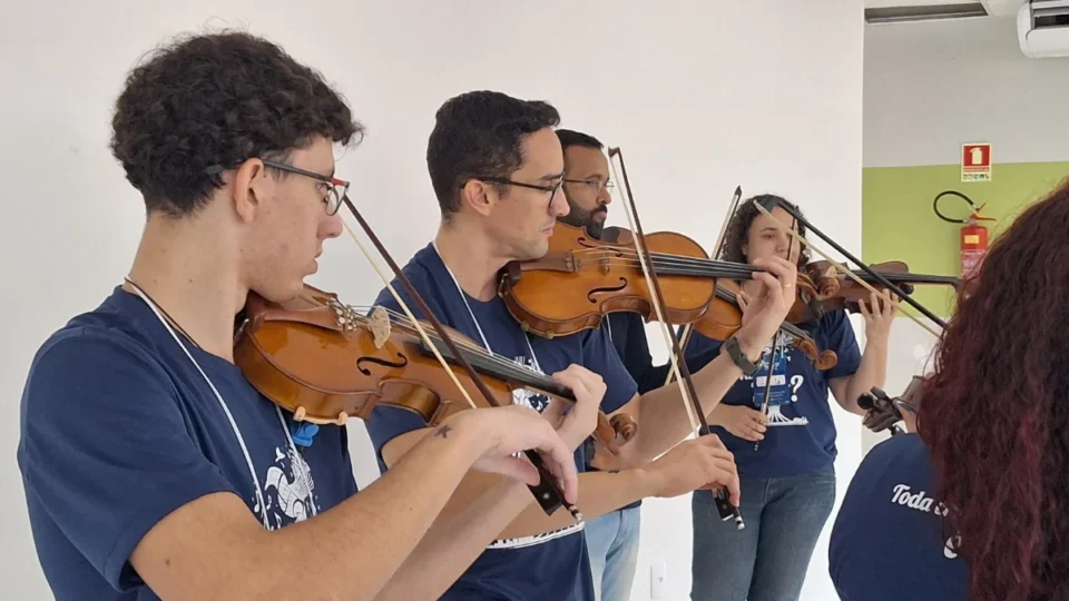 Projeto de violino e Libras desembarca em região do DF com programação gratuita; inscrições encerram nesta quinta-feira (23)