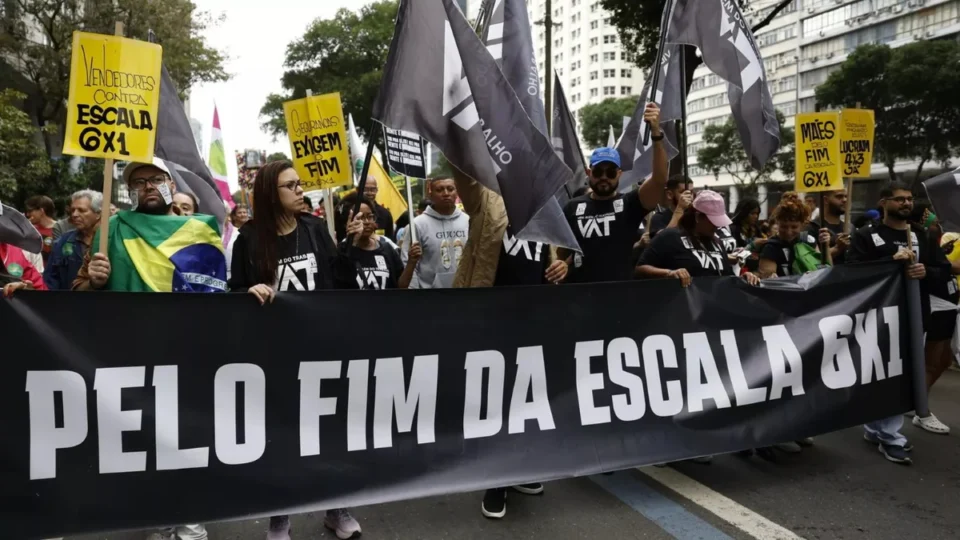 PEC do fim da escala 6×1: o que acontece após aval da CCJ