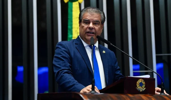 Senador articula status de ‘persona non grata’ para emissário dos EUA após fala polêmica