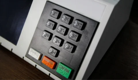 Renúncia em massa: governadores e prefeitos deixam cargos para disputar eleições de 2026