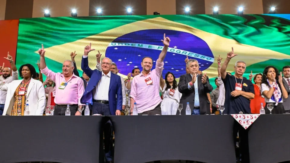 PT oficializa plano para reeleição de Lula em 2026 durante Congresso em Brasília