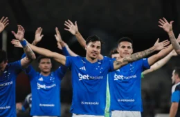 Cruzeiro atropela o Vitória com primeiro tempo avassalador no Mineirão