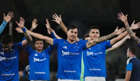 Cruzeiro atropela o Vitória com primeiro tempo avassalador no Mineirão