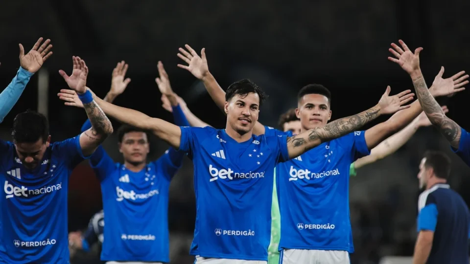 Cruzeiro atropela o Vitória com primeiro tempo avassalador no Mineirão