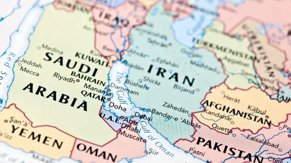 Trump anuncia bloqueio do Estreito de Ormuz e eleva tensão global