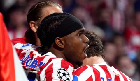 Atlético de Madrid resiste à pressão do Barça e carimba vaga na semifinal