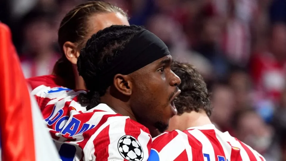 Atlético de Madrid resiste à pressão do Barça e carimba vaga na semifinal