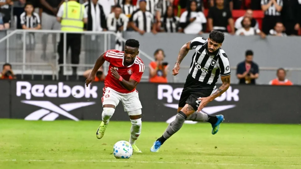Botafogo e Inter empatam em Brasília após segundo tempo eletrizante no Mané Garrincha
