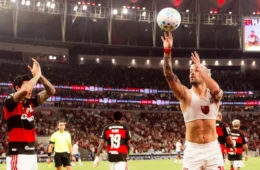 Flamengo domina o Bahia e assume liderança sob forte comoção no Maracanã