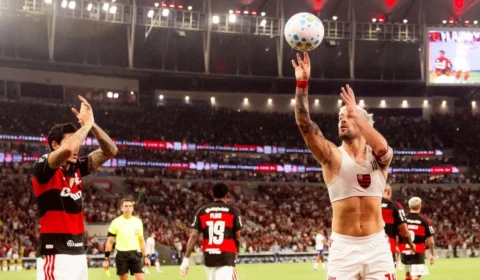 Flamengo domina o Bahia e assume liderança sob forte comoção no Maracanã