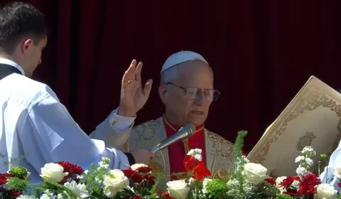 Papa Leão XIV pede paz mundial em primeira missa de Páscoa marcada por conflitos globais