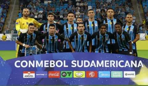 Grêmio vence o Deportivo Riestra no sufoco e sob protestos na Arena