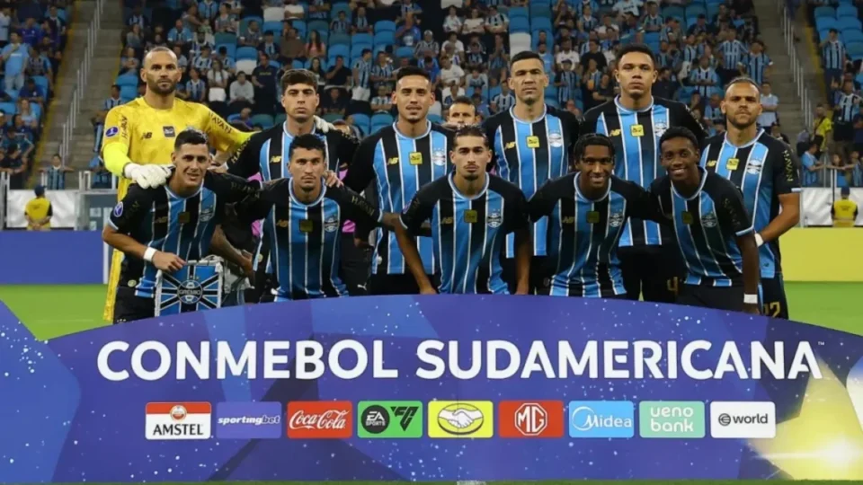 Grêmio vence o Deportivo Riestra no sufoco e sob protestos na Arena