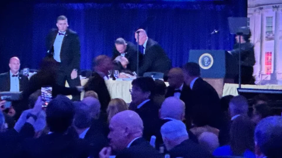 Trump sofre tentativa de atentado em jantar com jornalistas em Washington