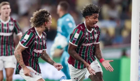 John Kennedy decide no fim e Fluminense vence a Chapecoense no Maracanã