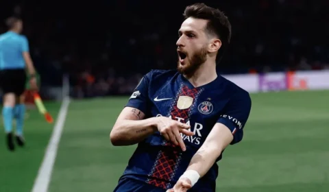 PSG domina Liverpool e abre vantagem nas quartas com brilho de Doué e Kvaratskhelia