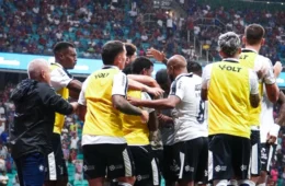 Remo castiga erros do Bahia e abre vantagem histórica