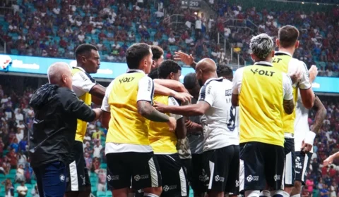 Remo castiga erros do Bahia e abre vantagem histórica