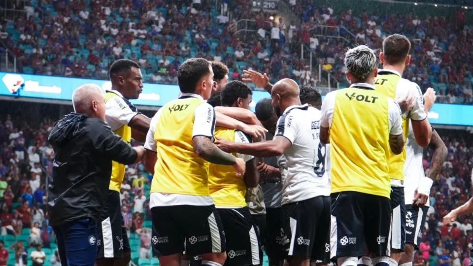 Remo castiga erros do Bahia e abre vantagem histórica