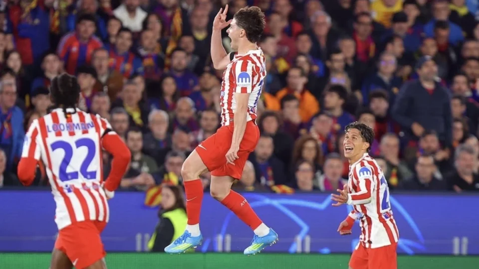 Atlético de Madrid cala o Camp Nou e abre vantagem no jogo de ida das quartas da Champions