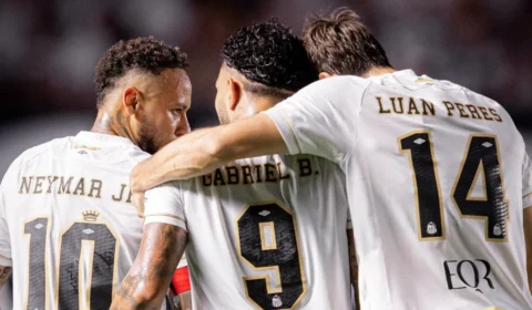 Santos domina Atlético-MG em jogo marcado por polêmicas e expulsão de Cuca