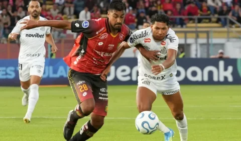 Santos sofre com altitude, falha de goleiro e estreia com derrota na Sul-Americana