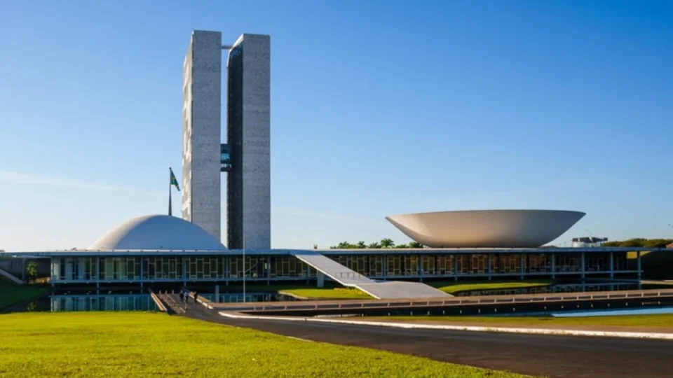 Senado aprova lei que transforma estágio em experiência profissional comprovada