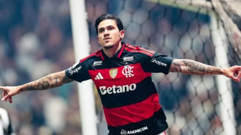 Flamengo atropela Atlético-MG na Arena MRV e assume protagonismo no campeonato