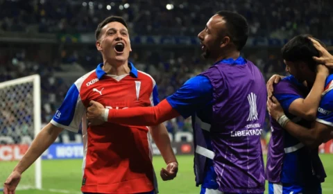 Cruzeiro sofre virada amarga nos acréscimos e perde para a Universidad Católica