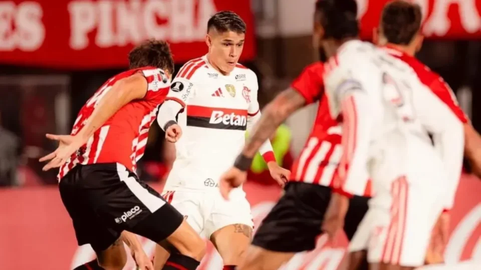 Flamengo empata fora, mas perde Arrascaeta por lesão
