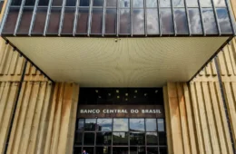 Guerra e combustíveis fazem mercado elevar previsão da inflação para 5,04%, acima do teto oficial