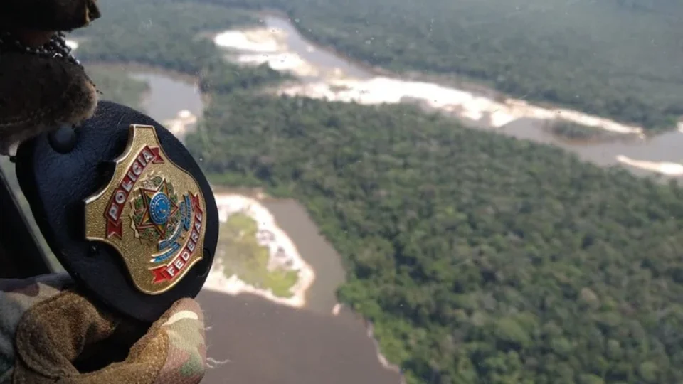 PF aponta elo entre Comando Vermelho, criptomoedas e “banco paralelo” em esquema milionário na Amazônia